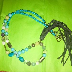 NWOT Dangly Beaded Necklace • ⛄️❄️